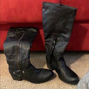 Authentic American Heritage boots size 7.